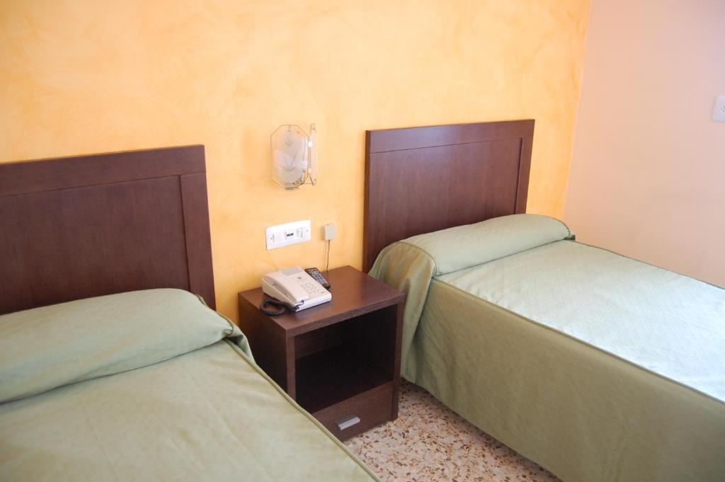 Hotel Balfagon Calanda Δωμάτιο φωτογραφία